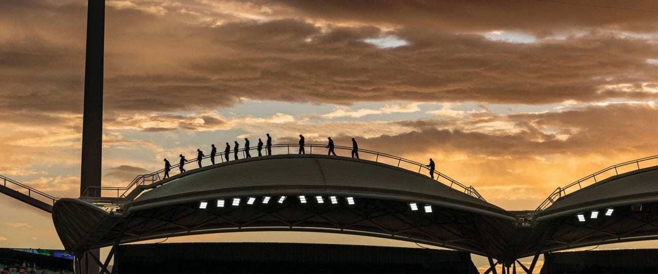 Rooftop oval climb